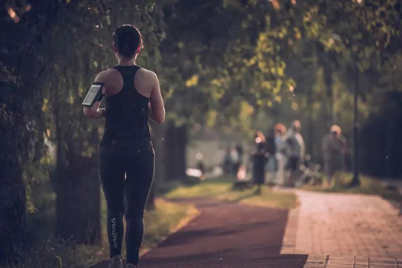 Xiaoting gradually discovered her interest—running. Joining a running group helped her meet friends with similar hobbies. They became part of her social support network in America. 