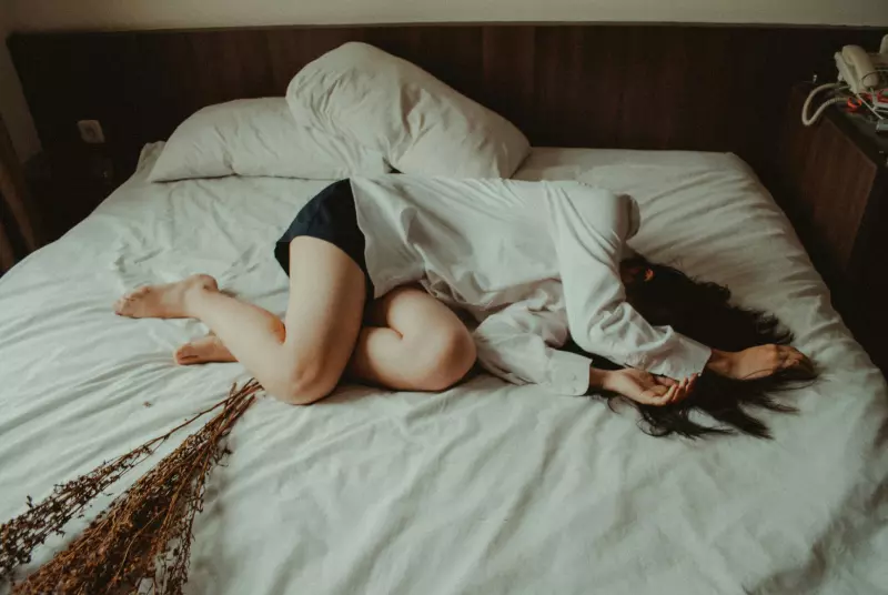 Long-term workplace stress can trigger chronic fatigue, emotional dysregulation, and behavioral changes—multiple warning signs reminding us to adjust promptly!