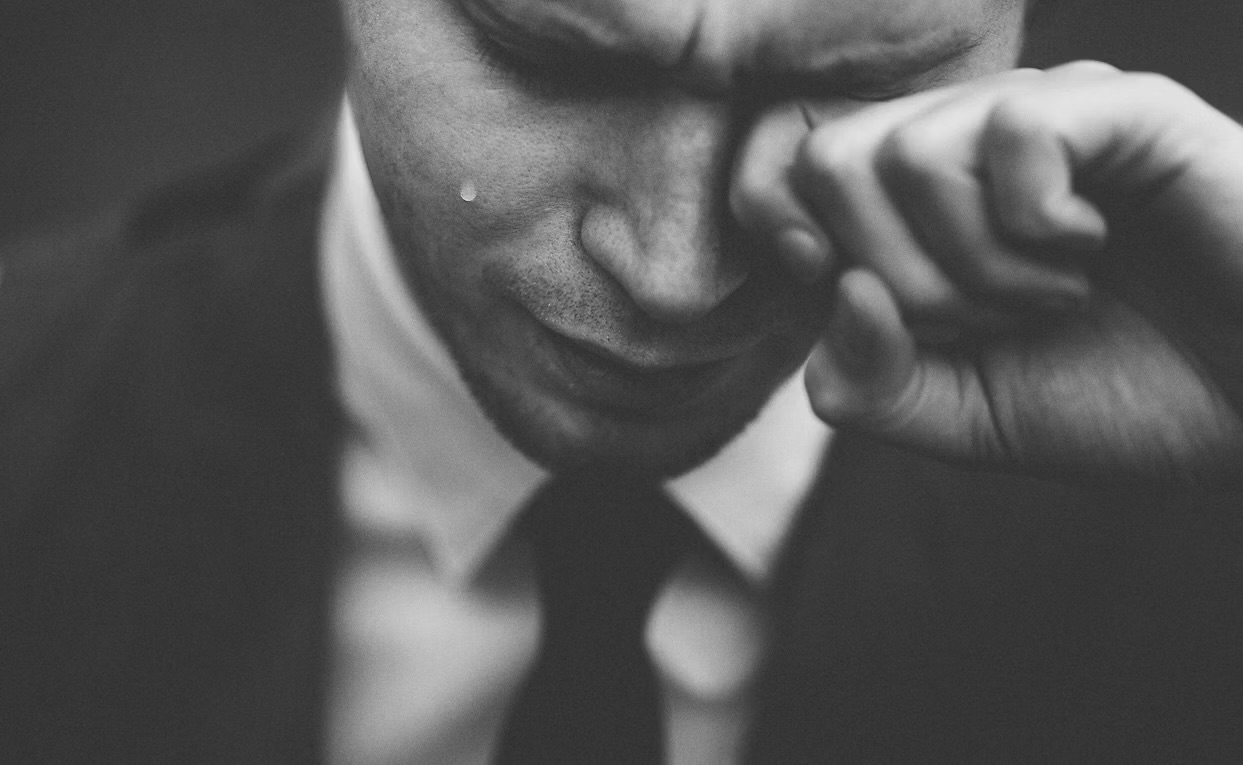 憂鬱症有哪些症狀？從身體不適到情緒低落的完整解析